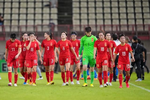 今日焦点战预告16:45 澳超赛场 悉尼FC VS 惠灵顿凤凰 惠灵顿凤凰强势出击能否在客场全身而退？01:30 意甲赛事 那不勒斯 VS 蒙扎 那不勒斯欲在主场迎来反弹重返欧战区!02:45 葡超赛场 本菲卡 VS 法马利卡奥 本菲卡对榜首之位虎视眈眈，法马利卡奥客场之旅恐难以全身而退？03:45 意甲赛事 热那亚 VS 国际米兰 国米已连续多场赛事保持不败，火“热”势头欲继续延续？ 事件那不勒斯后卫纳坦肩膀脱臼，马扎里：队医说他将缺席一个半月那不勒斯主帅马扎里称，后卫纳坦因肩膀脱臼将缺席一个半月时间。